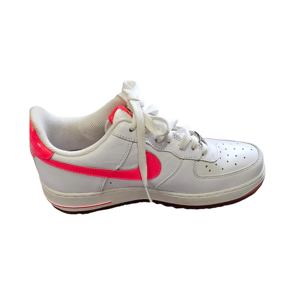 Preloved Nike Air White and Pink Sneakers Size 8